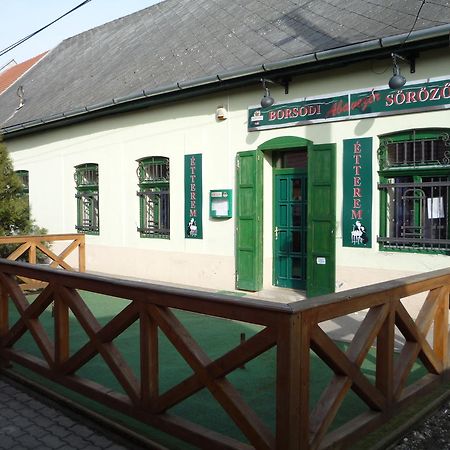Hotel Aba Vezér Panzió és Étterem à Abaújszántó Extérieur photo
