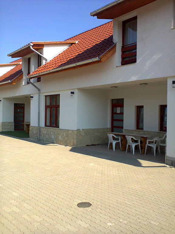 Hotel Aba Vezér Panzió és Étterem à Abaújszántó Extérieur photo